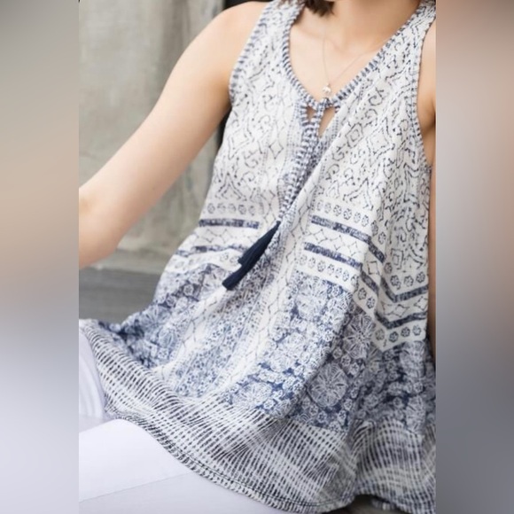 Knitted Blue and White Tank Top Keyhole Cutout Tie - Picture 6 of 6